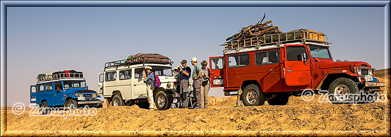 Jeepkarawane im Sandmeer der Sahara