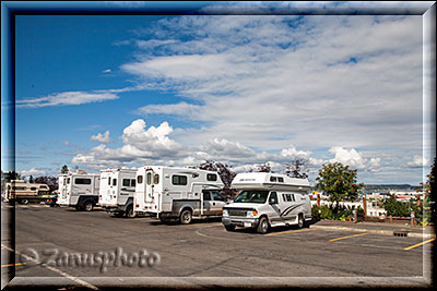 Anchorage, parkende Wohnmobile oberhalb des Bahnhofs
