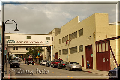 Monterey, Cannery Row Gebäude an der Strasse