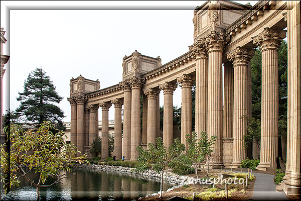 San Francisco 3, Palace of Fine Art, eine Säulengallerie befindet sich am kleinen Teich