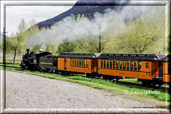 Silverton, dampfender Train in der Anfahrt zu dem River Canyon