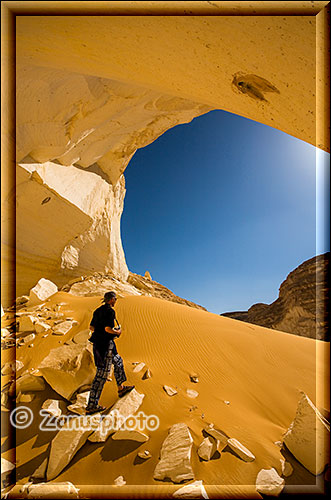 Fotograf in einer Kreidehöhle