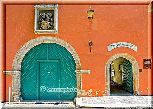 Portal zum Schloss und Rathaus Geyerswörth