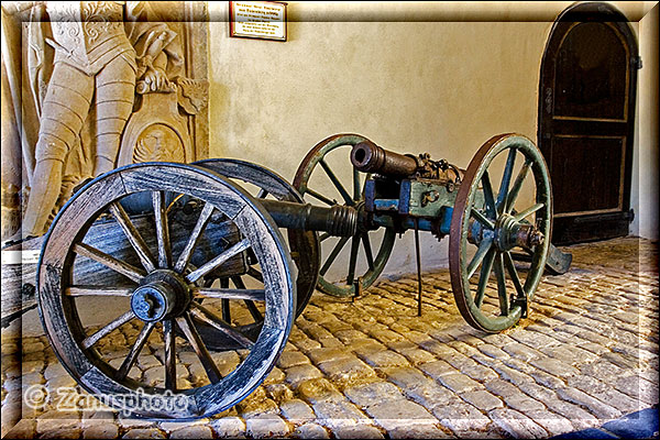 Fahrbare Kanonen im Torhaus