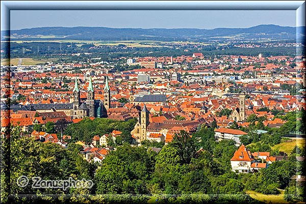 Wir schauen von der Altenburg auf die Dächer von Bamberg