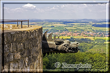 Weit reicht der Blick übers Land von der Giechburg