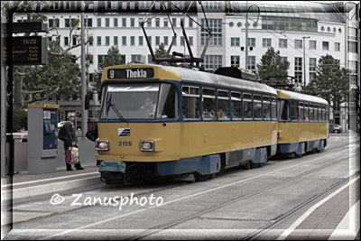 Tram an Haltestelle