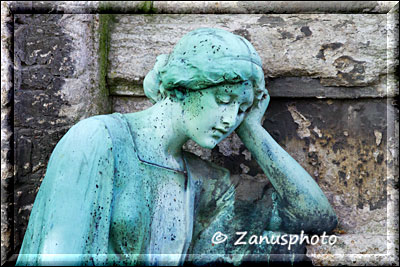 Skulptur am Südfriedhof