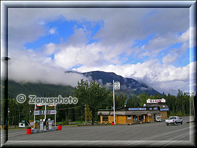 Raststation mit Tankstelle und Campground