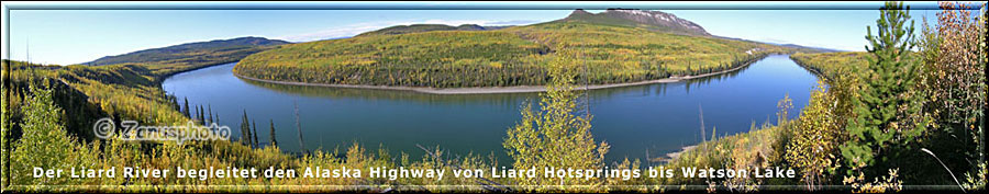 Biegung des Yukon River unter einem wolkenlosen Himmel