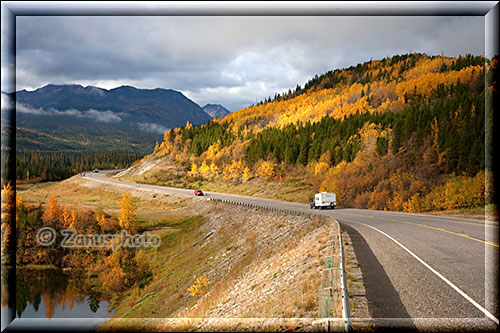 Der Alaska Highway im Kleid des Indian Summer