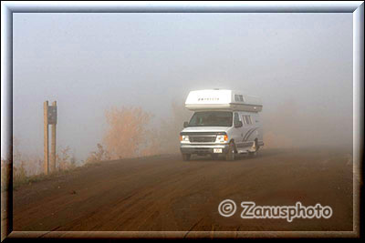 Camper im Nebel