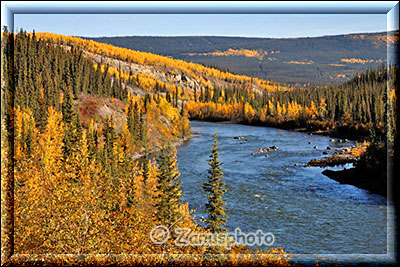 Der Ross River an der North Canol Road