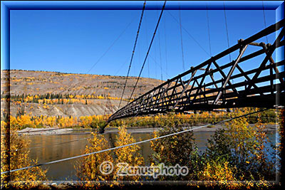 Fussgängerbrücke über den Pelly River