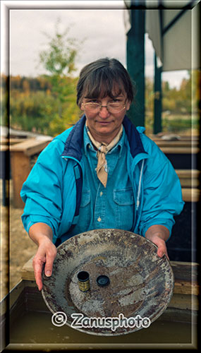 Wenig Gold liegt in der Pfanne