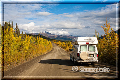 VAN-Camper auf dem Dempster Highway