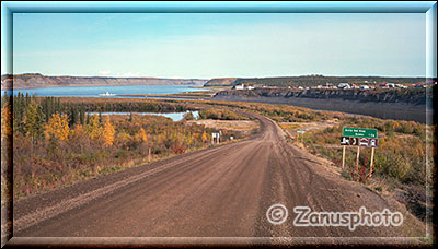 Am Mackenzie River nahe der Ortschaft Arctic Red River