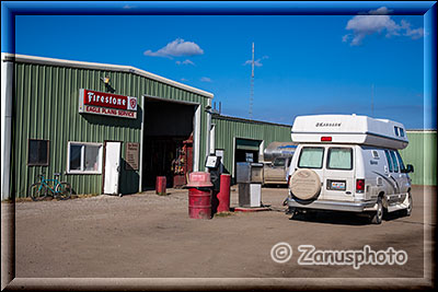 Camper an der Gas Station von Eagle Plains