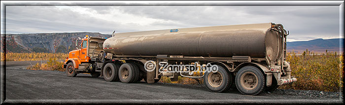 Truck mit Wassertank der 40.000 Liter Füllmenge hat