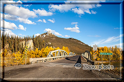 Ogilvie River, Stahlbrücke am Dempster