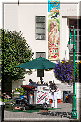 Anchorage, Hotdog Stand mit Zubereitung der Würste