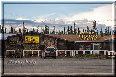 Tok City, Husky Liquor Store und Versorgungs Haus