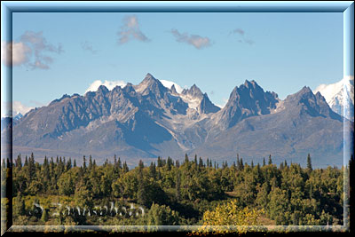 Alaska, Bergkette vor dem Gletschermasiv