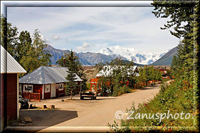 Kennicott, Anfang der Strasse im Minenbereich von Kennicott