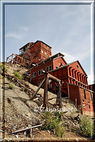 Kennicott, Minenanlage am schrägen Berghang in Alaska