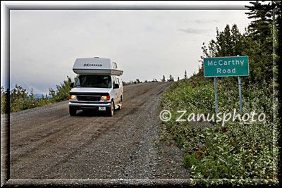 Kennicott, unser Camper kommt am Begin der Road nach Kennicott zurück