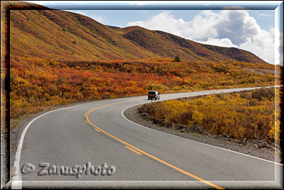 Auto am Richardson Highway in Alaska