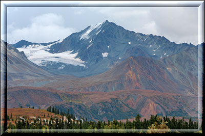 Gletscheransicht der Alaska Pipeline vom Richardson Highway