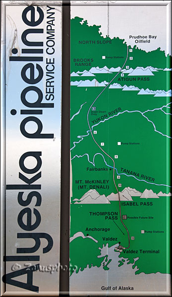 Infotafel mit Verlaufsplan der gesamten Alaska Pipeline und deren Erklärung