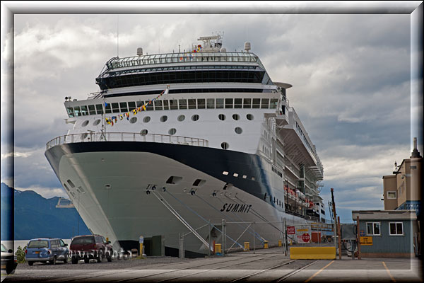 Seward, ein grosses Schiff im Hafen