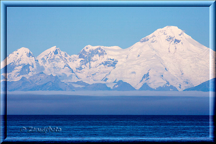 Mount Iliamna ein echter dreitausender auf der gegenüber liegenden Seite