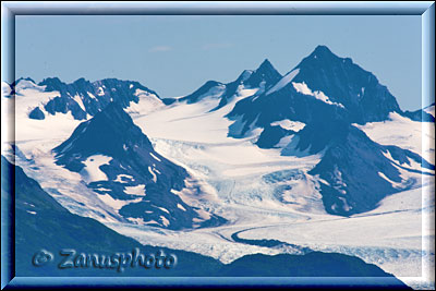 Glacier die gegenüber von Homer Spit am anderen Ufer liegen