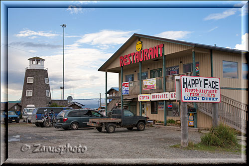 Homer Spit, gut besuchtes Restaurant im Ortsbereich