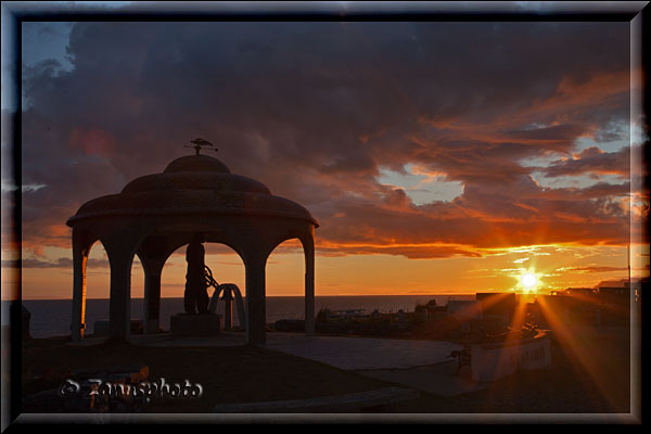 Homer Spit, mit Seafarer's Memorial mit Blick zum Sunset