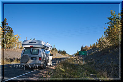 Alaska, 19 ft. Camper auf dem Highway nach Norden