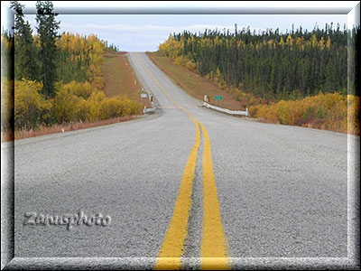 Alaska, asphaltierter Streckenabschnitt auf der Road