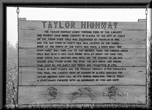 Infotafel über den Taylor Highway