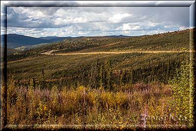 Alaska, weite Landschaften im Hügelbereich des Taylor Highway