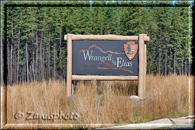 Alaska, Infotafel auf die Wrangel Elaias Mountains