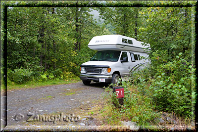 Alaska, auf einem Campground steht unser 19ft. VAN Camper für diese Nacht