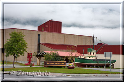 Alaska, wir entdecken gerade ein Museum in Valdez