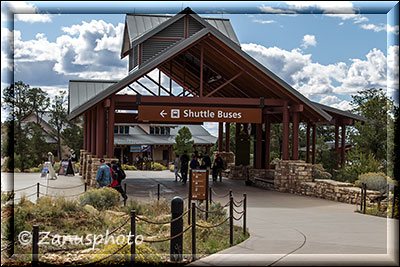 Wartestation der Shuttle Busse im Gand Canyon Nationalpark