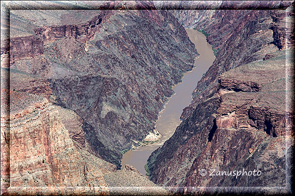 Vom oberen Rand des Grand Canyon kann man auf die Rabbits des Colorado River schauen