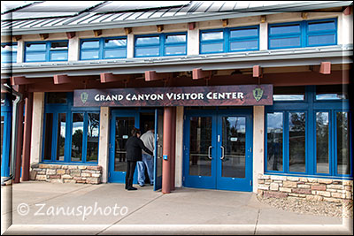 Eingangstür zum Visitor Center im Grand Canyon