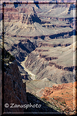 Ansicht des Colorado River im Tal des Grand Canyon