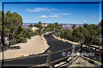 Wanderweg Richtung Aussichtspunkt des Grand Canyon